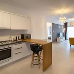 Ground Garden & Pool View Spacious At Caesar & Apartament *