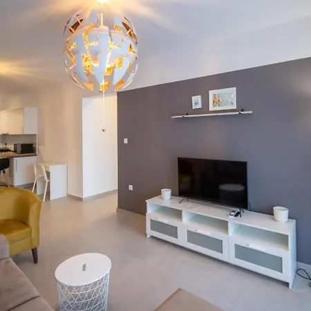 Ground Garden & Pool View Spacious At Caesar & Apartment Famagusta (Northern Cyprus)