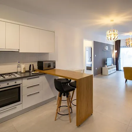 Ground Garden & Pool View Spacious At Caesar & Daire *