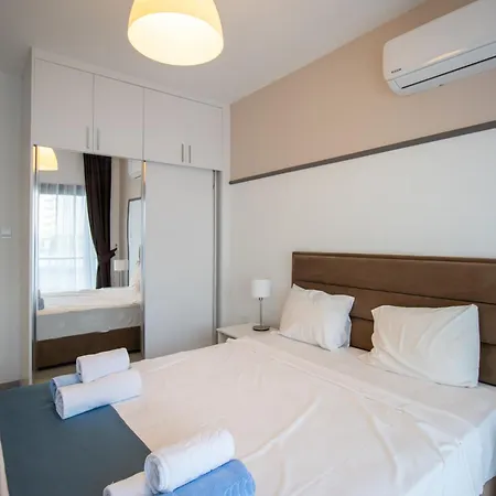 Ground Garden & Pool View Spacious At Caesar &