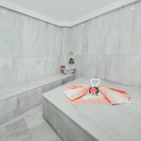 Ground Garden & Pool View Spacious At Caesar & *