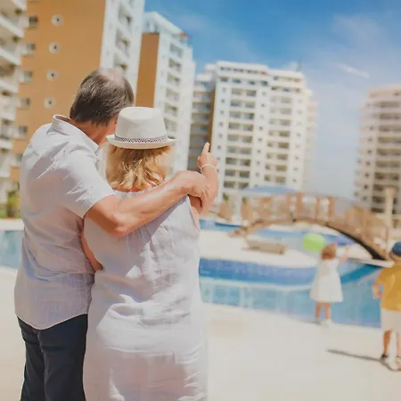 Ground Garden & Pool View Spacious At Caesar & * Gazimağusa