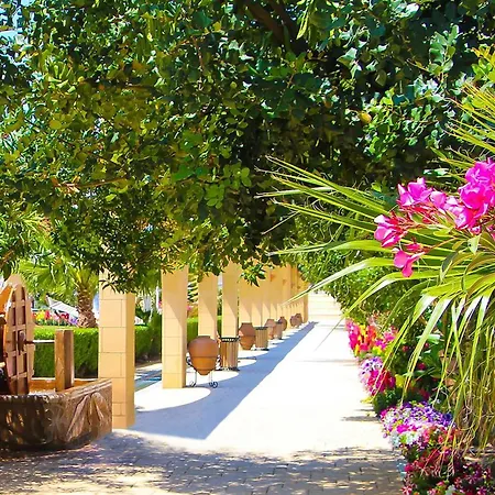 Ground Garden & Pool View Spacious At Caesar &