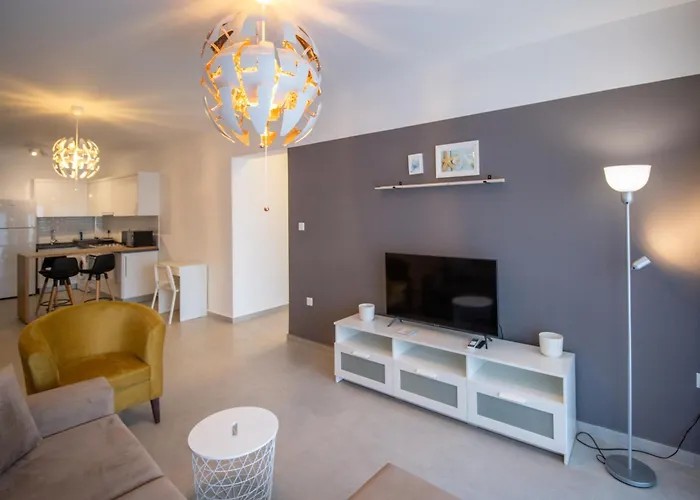 Ground Garden & Pool View Spacious At Caesar & Apartmán Famagusta (Northern Cyprus)