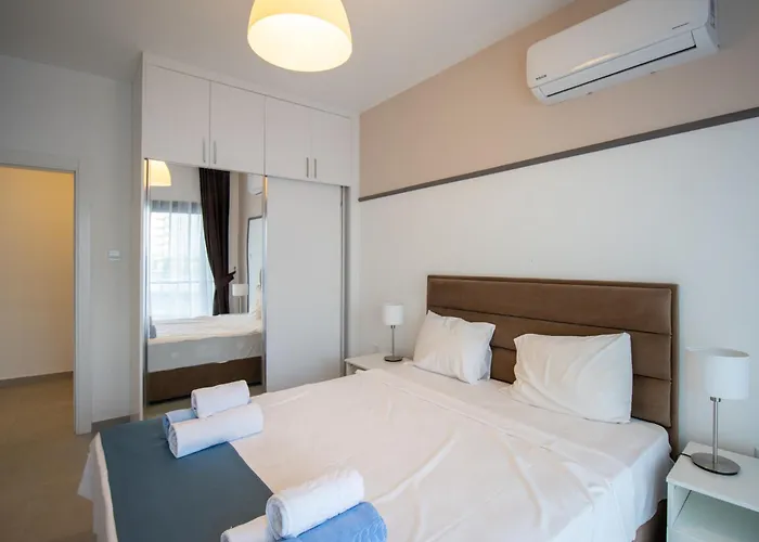 Ground Garden & Pool View Spacious At Caesar &