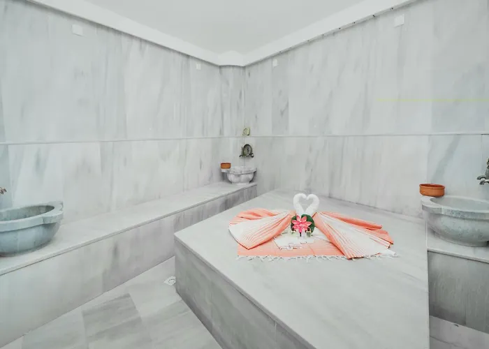 Ground Garden & Pool View Spacious At Caesar & *