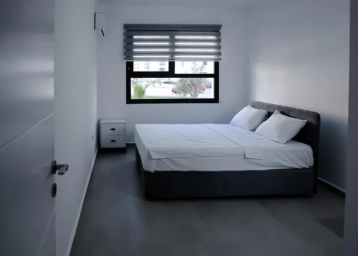 Ground Garden & Pool View Spacious At Caesar &